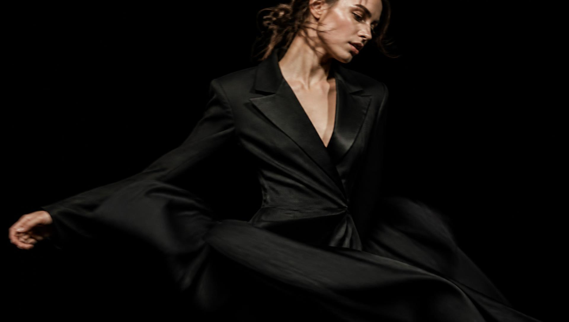 Editorial study of tailoring in motion